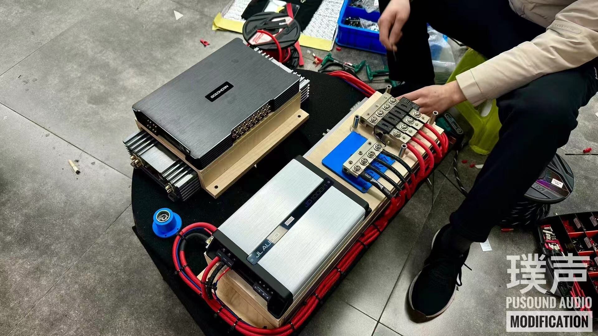奥迪RS7尾箱工艺